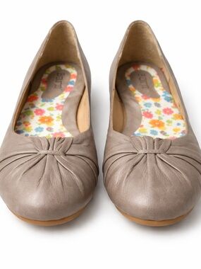Born Taupe Leather Ballet Flats Floral Insole Size 9.5 / 41 NEW